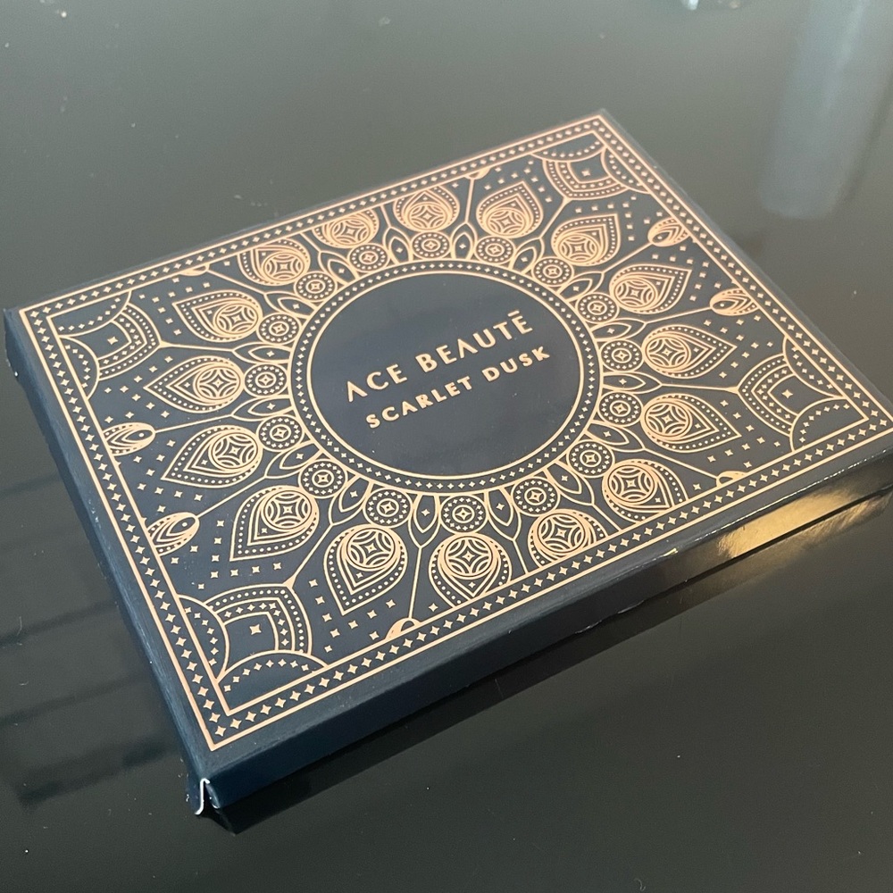 ❤️(Brand new) Ace Beaute Scarlet Dusk Full Eyeshadow Palette - Picture 3 of 3